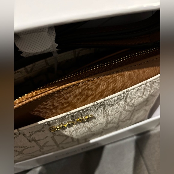 NWT💥Calvin Klein crossbody purse, colour cream/beige - Picture 3 of 4